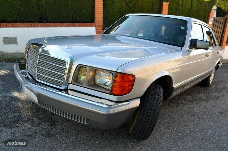 Usado Mercedes 300 Elegance 122 CV (89 kW) 1983 Plateado Berlina