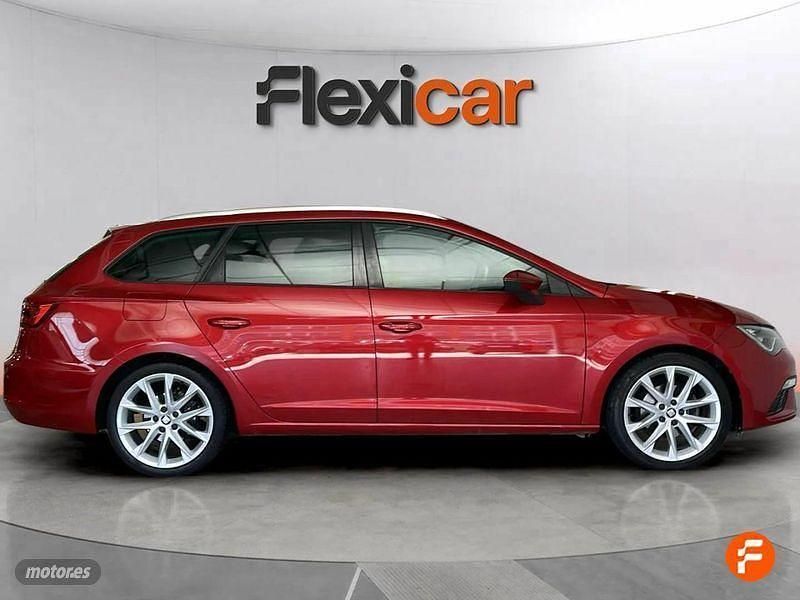 Usado Seat Leon ST FR 125 CV (91 kW) 2018 Rojo Familiar