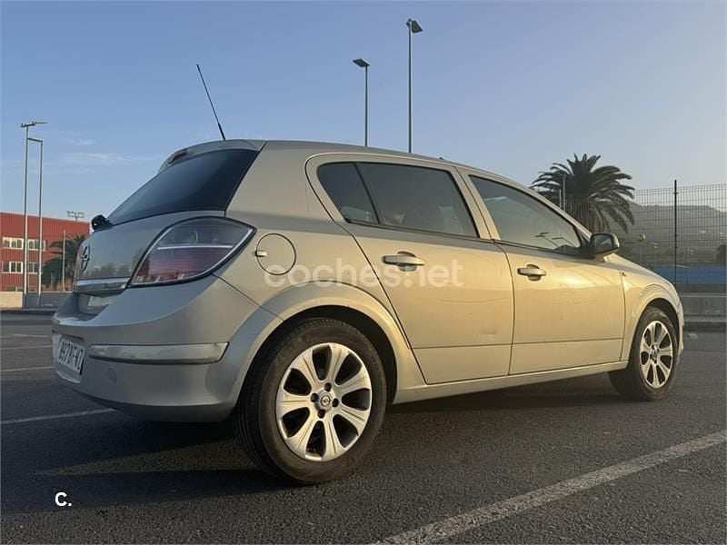 Usado Opel Astra Enjoy 115 CV (84 kW) 2007 Beige Berlina