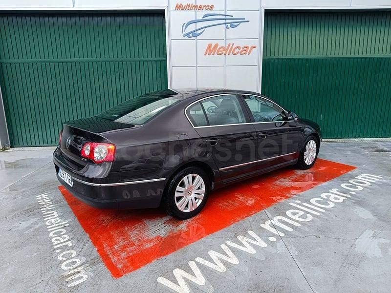 Usado VW Passat Highline 140 CV (102 kW) 2007 Negro Berlina