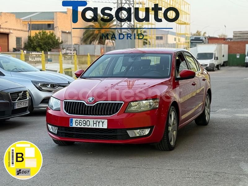 Rojo Usado 2014 Skoda Octavia Ambition Berlina | 6990 € (Precio justo) - Imagen 1/4