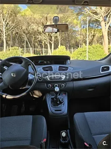 Usado Renault Scénic III Dynamique 110 CV (80 kW) 2013 Gris / plata Monovolumen