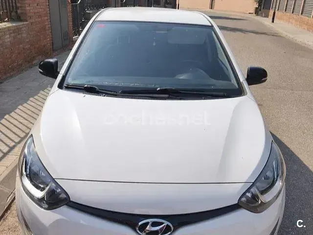 Usado Hyundai i20 85 CV (62 kW) 2013 Blanco Utilitario