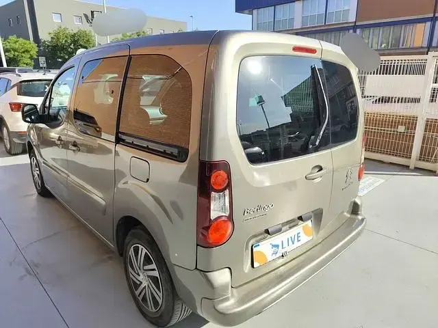 Usado Citroën Berlingo Feel 120 CV (88 kW) 2017 Gris Monovolumen