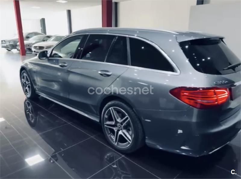 Usado Mercedes C300e 320 CV (235 kW) 2019 Gris / plata Familiar