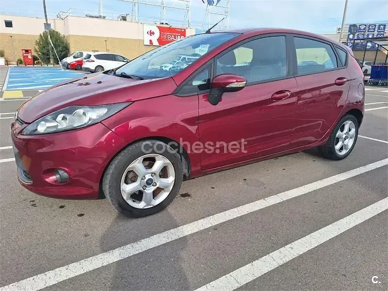 Begagnad Ford Fiesta Trend 82 HK (60 kW) 2009 Röd Sedan