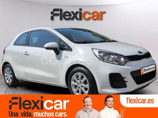 Blanco Usado 2015 Kia Rio Berlina | 8490 € (Precio justo) - Imagen 1/4