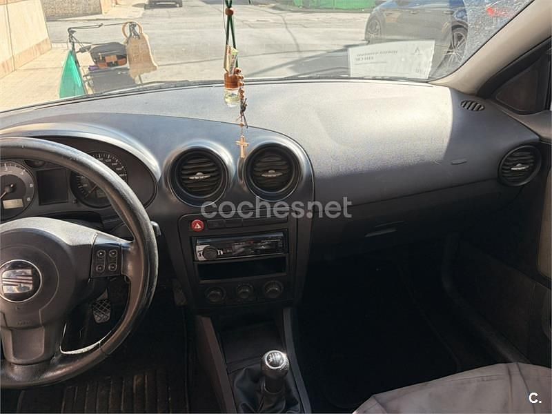 Usado Seat Ibiza 100 CV (73 kW) 2004 Gris / plata Utilitario