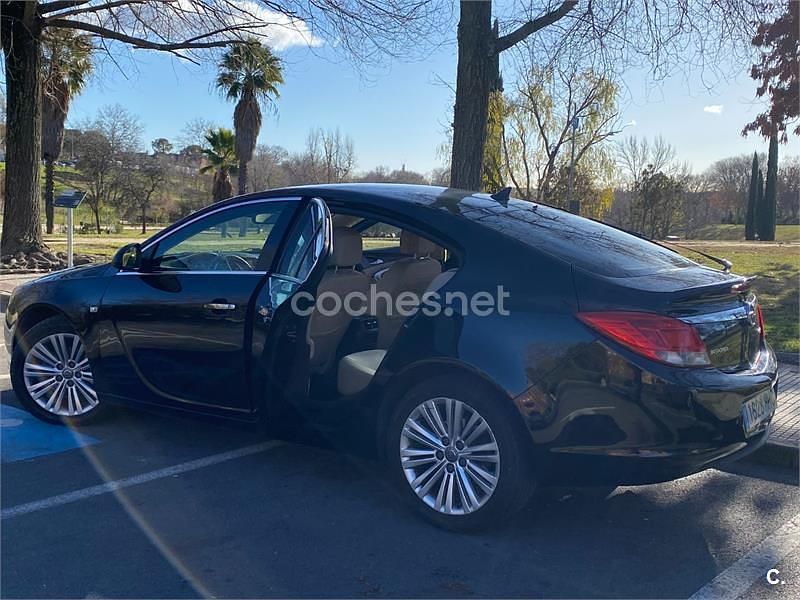 Usado Opel Insignia Edition 110 CV (80 kW) 2012 Azul Berlina