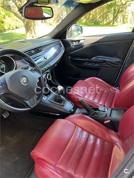 Usado Alfa Romeo Giulietta Distinctive 105 CV (77 kW) 2011 Blanco Utilitario