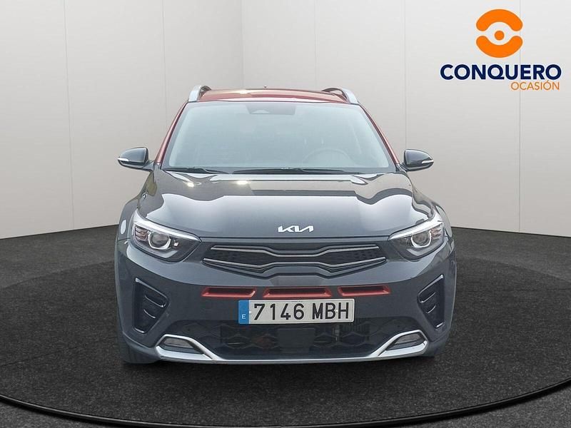 Usado Kia Stonic GT-Line 120 CV (88 kW) 2022 Gris / plata SUV