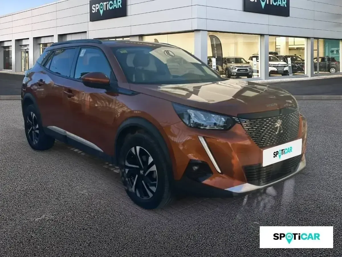 Usado Peugeot 2008 Allure 130 CV (95 kW) 2020 Naranja SUV