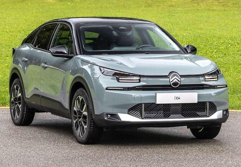 Begagnad Citroën C4 Feel 131 HK (96 kW) 2023 Svart Halvkombi
