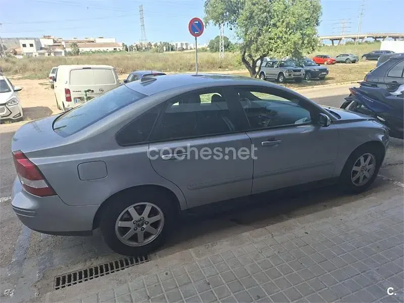 Usado Volvo S40 Summum 125 CV (91 kW) 2005 Gris / plata Berlina