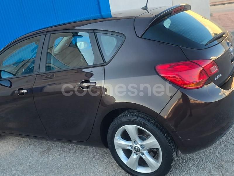 Usado Opel Astra Excellence 110 CV (80 kW) 2012 Gris / plata Berlina