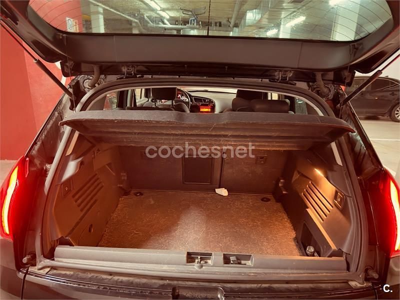 Usado Peugeot 3008 Active 120 CV (88 kW) 2014 Negro Berlina