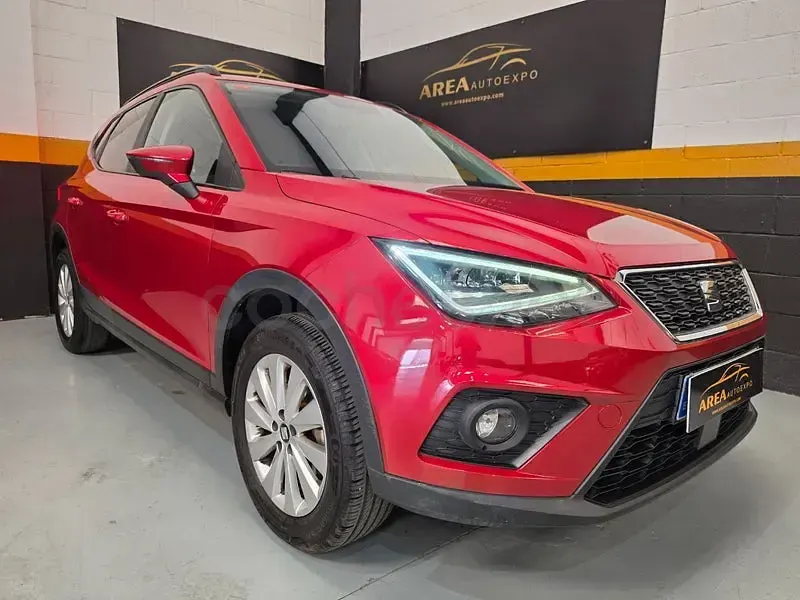 Usado Seat Arona Ecomotive 95 CV (69 kW) 2019 Granate SUV
