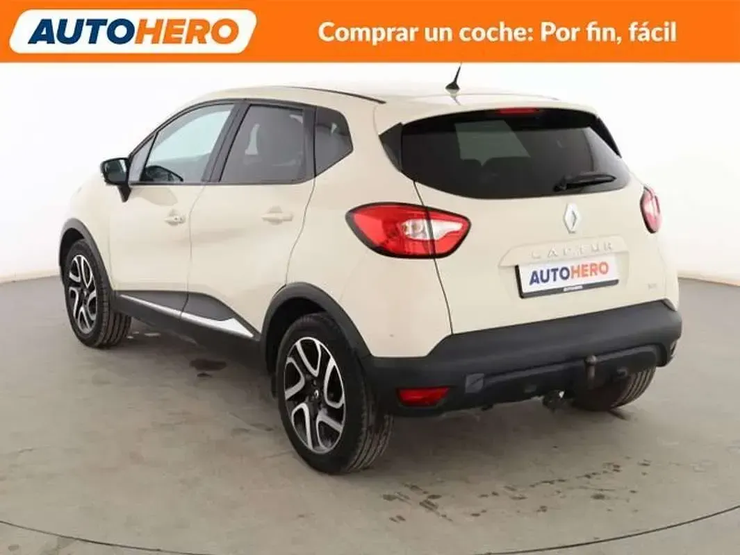 Usado Renault Captur Intens 90 CV (66 kW) 2015 Beige SUV