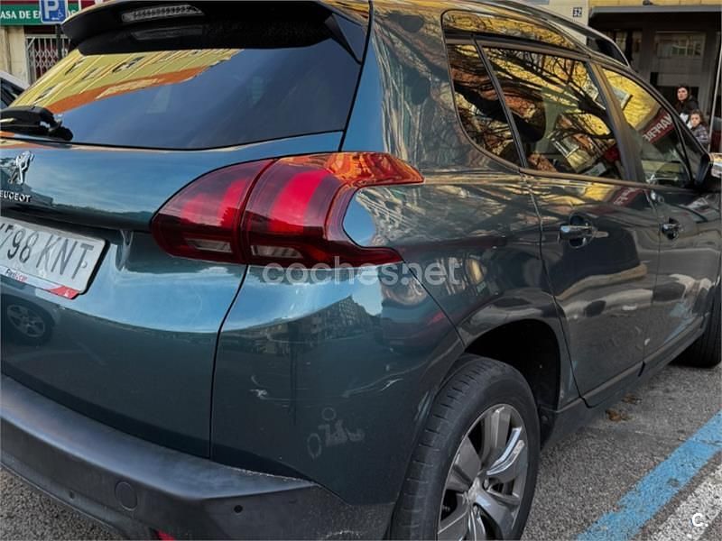 Usado Peugeot 2008 Style 82 CV (60 kW) 2018 Verde SUV