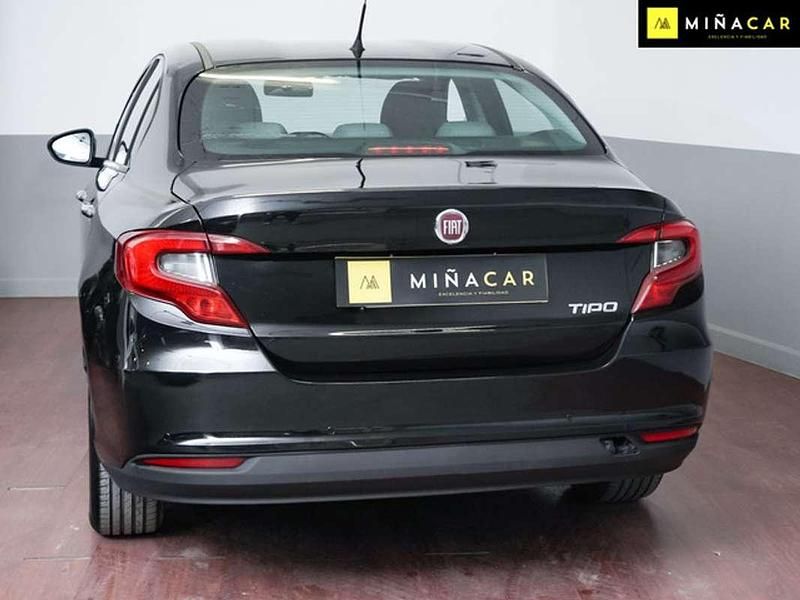Usado Fiat Tipo Easy 120 CV (88 kW) 2018 Negro Berlina