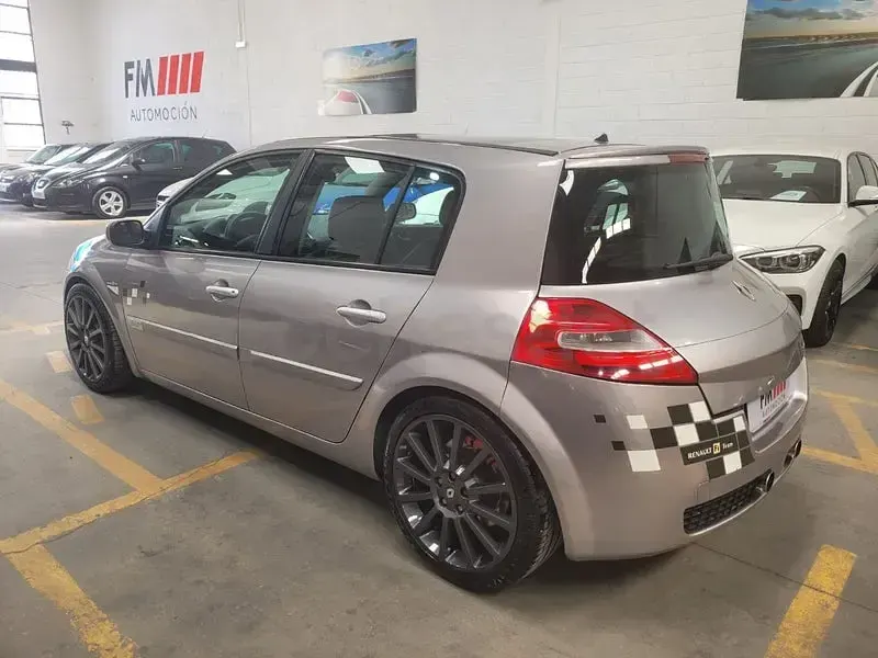 Usado Renault Mégane II 225 CV (165 kW) 2008 Gris / plata Berlina