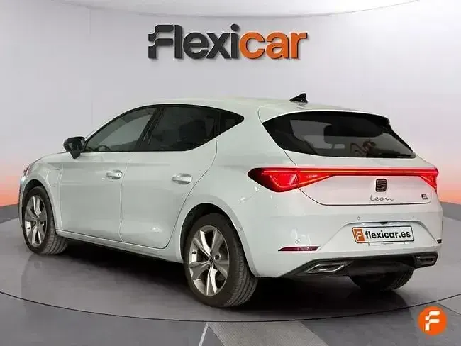Usado Seat Leon FR 204 CV (150 kW) 2023 Blanco