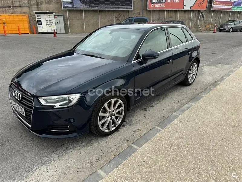 Usado Audi A3 Ambiente 116 CV (85 kW) 2018 Azul Berlina