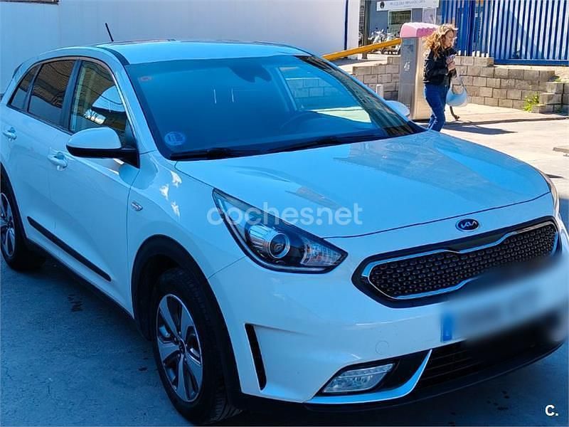 Usado Kia Niro 141 HP (103 kW) 2019 Branco SUV