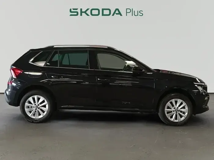 Usado Skoda Kamiq Selection 115 CV (84 kW) 2025 Negro SUV
