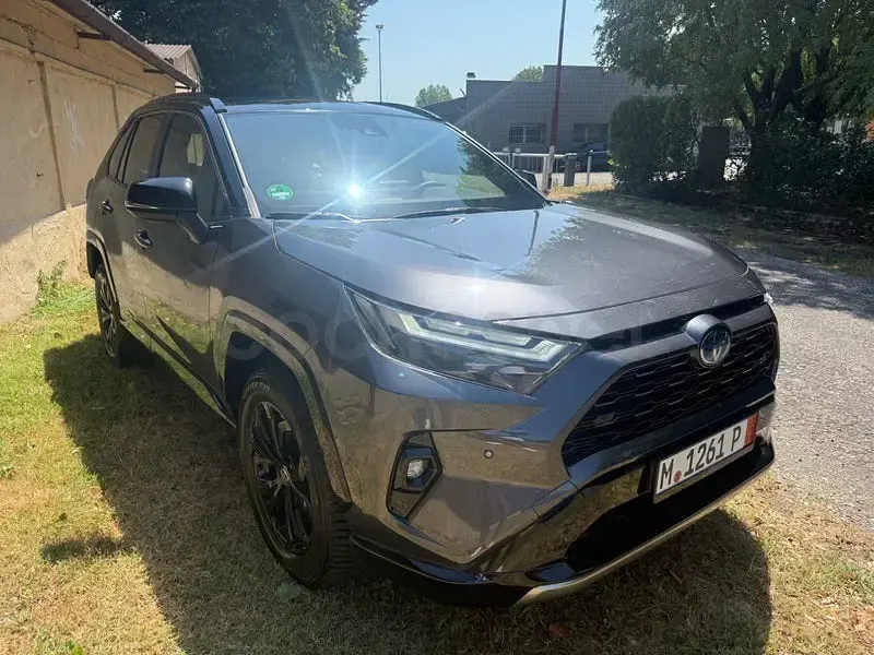 Usado Toyota RAV4 Hybrid Luxury 218 CV (160 kW) 2025 Gris / plata SUV