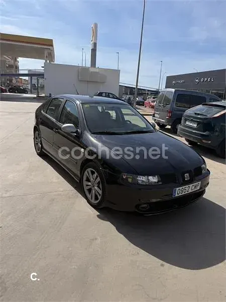 Usado Seat Leon FR 150 CV (110 kW) 2003 Negro Utilitario