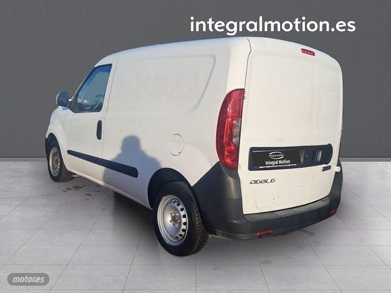 Usado Fiat Doblò 95 CV (69 kW) 2020 Blanco Monovolumen