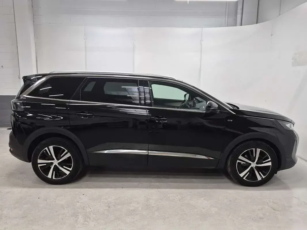 Usado Peugeot 5008 GT 131 CV (96 kW) 2023 Negro SUV