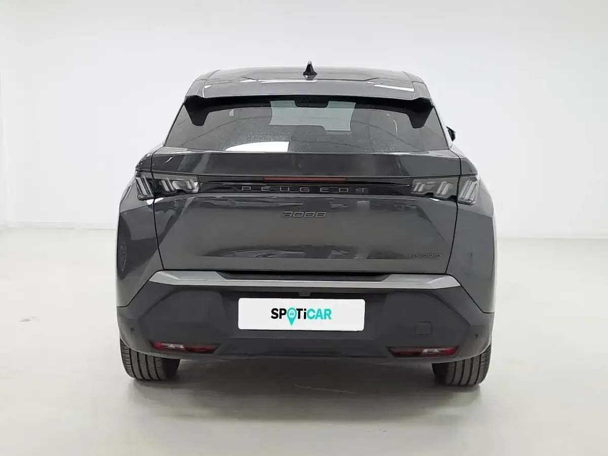 Usado Peugeot 3008 Allure 136 CV (100 kW) 2025 Gris SUV