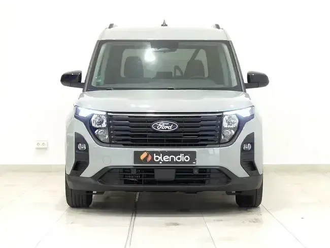 Usado Ford Tourneo Courier Titanium 125 CV (91 kW) 2024 Gris Monovolumen