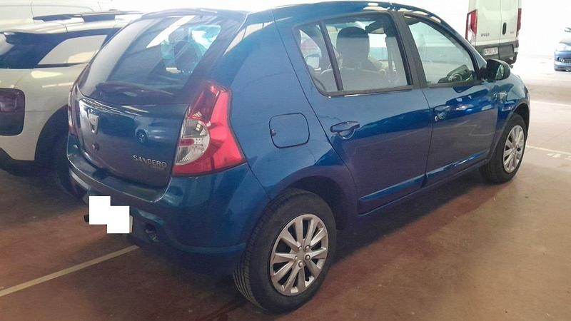 Usado Dacia Sandero Lauréate 86 CV (63 kW) 2009 Azul Utilitario