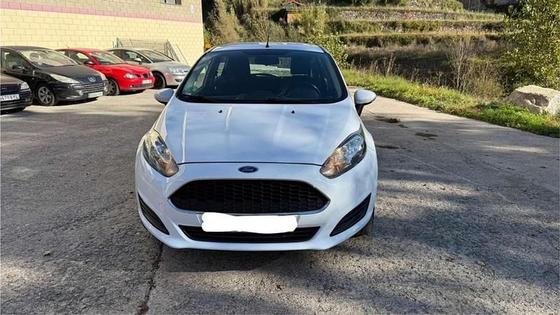 Blanco Usado 2016 Ford Fiesta Trend Utilitario | 5990 € (Precio justo) - Imagen 1/4