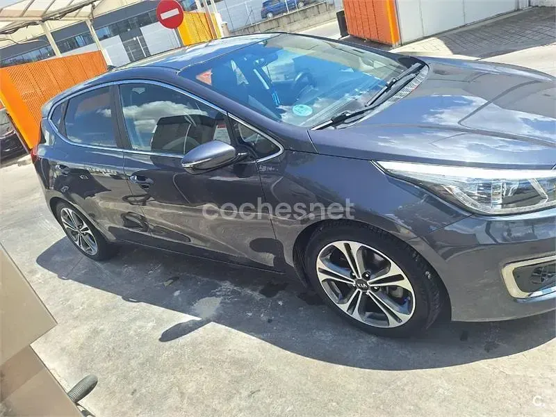 Usado Kia Ceed 120 CV (88 kW) 2017 Gris / plata Utilitario