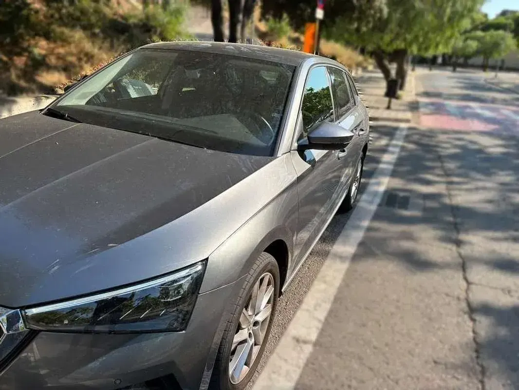 Usado Skoda Scala Style 116 CV (85 kW) 2023 Gris Utilitario
