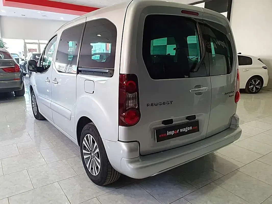 Usado Peugeot TePee Active 99 CV (72 kW) 2017 Plateado Van