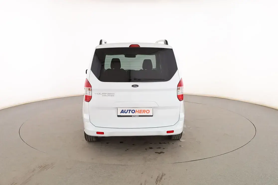 Usado Ford Tourneo Trend 100 CV (73 kW) 2019 Blanco Monovolumen