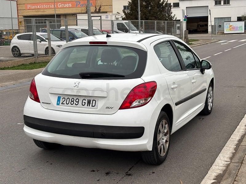 Usado Peugeot 207 70 CV (51 kW) 2008 Blanco Berlina