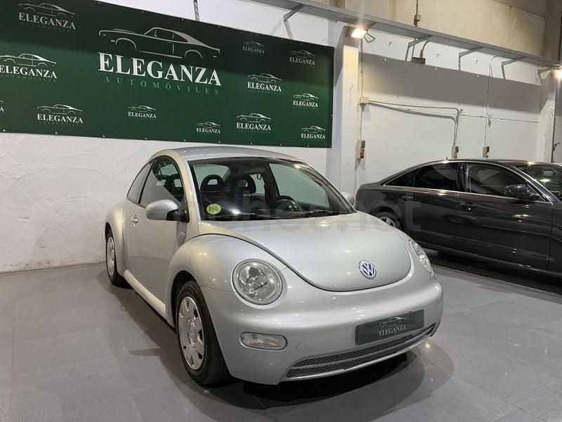 Usado VW New Beetle 102 CV (75 kW) 2002 Gris / plata Utilitario