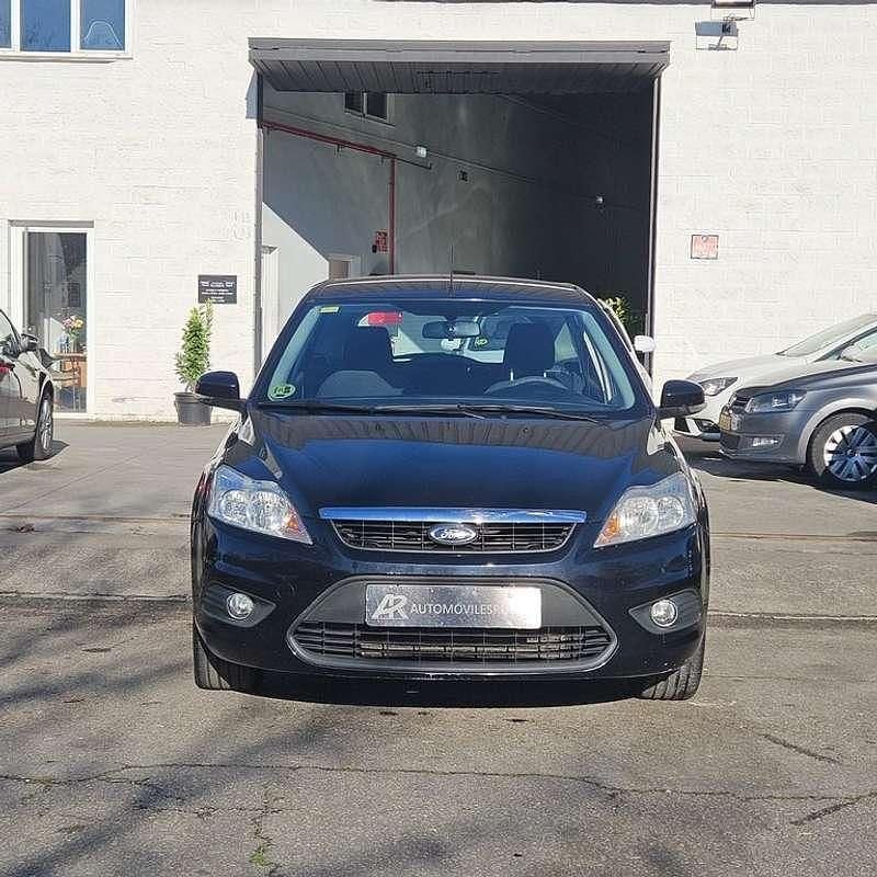 Usado Ford Focus Trend 109 CV (80 kW) 2010 Negro Familiar
