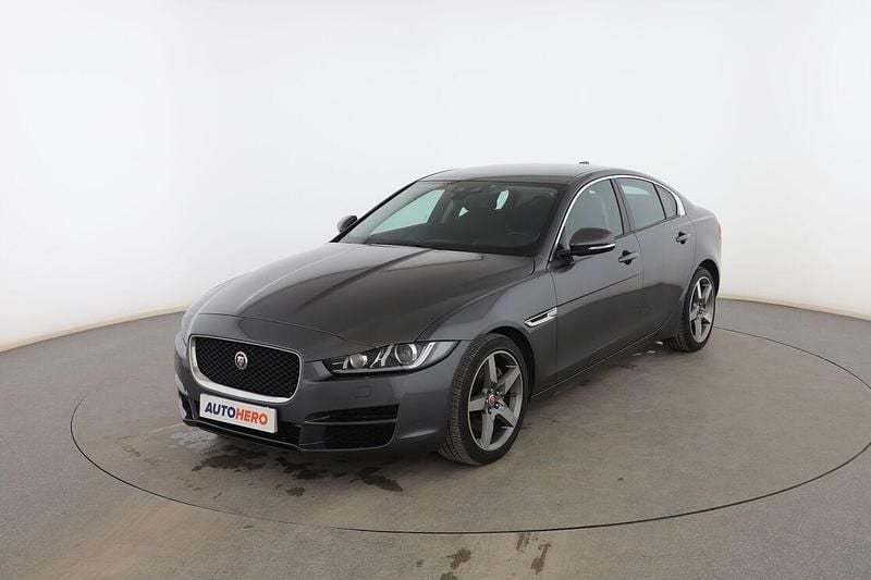 Gris Usado 2018 Jaguar XE Pure Berlina | 15.899 € (Precio justo) - Imagen 1/3