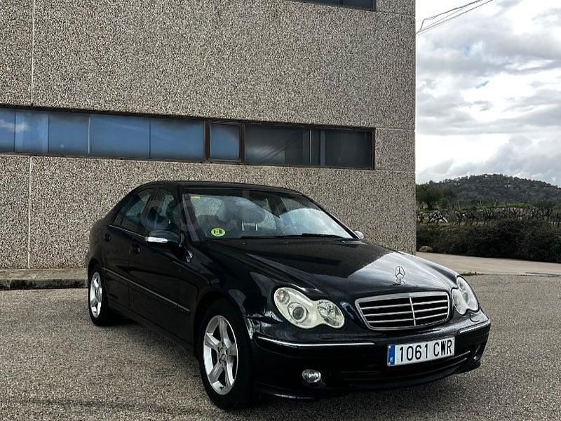Usado Mercedes C180 Avantgarde 143 CV (105 kW) 2004 Negro Berlina