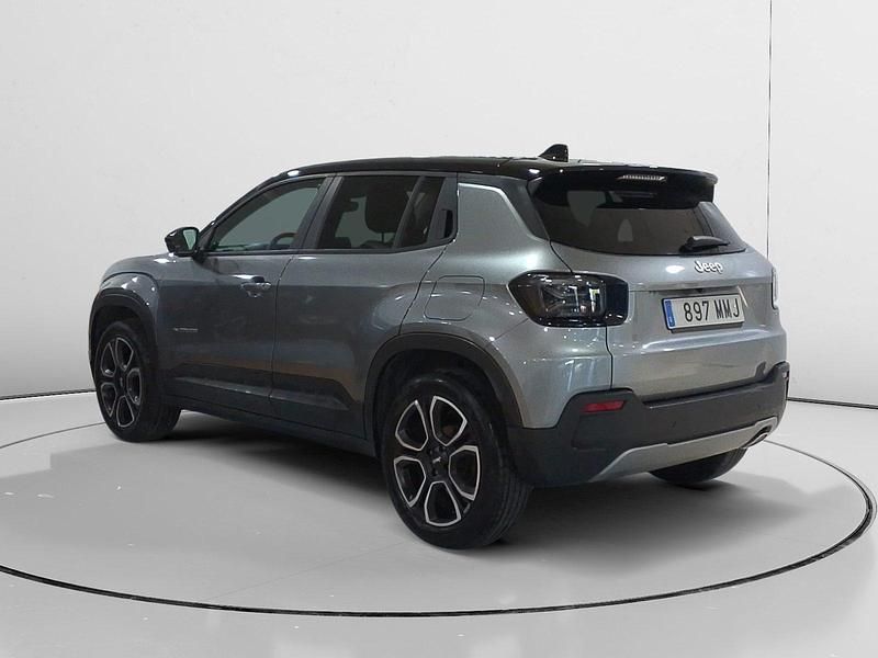 Begagnad Jeep Avenger Summit 101 HK (74 kW) 2023 Grå SUV