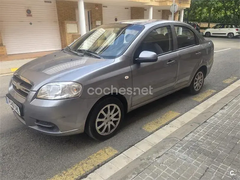 Usado Chevrolet Aveo LS 94 CV (69 kW) 2006 Gris / plata Berlina