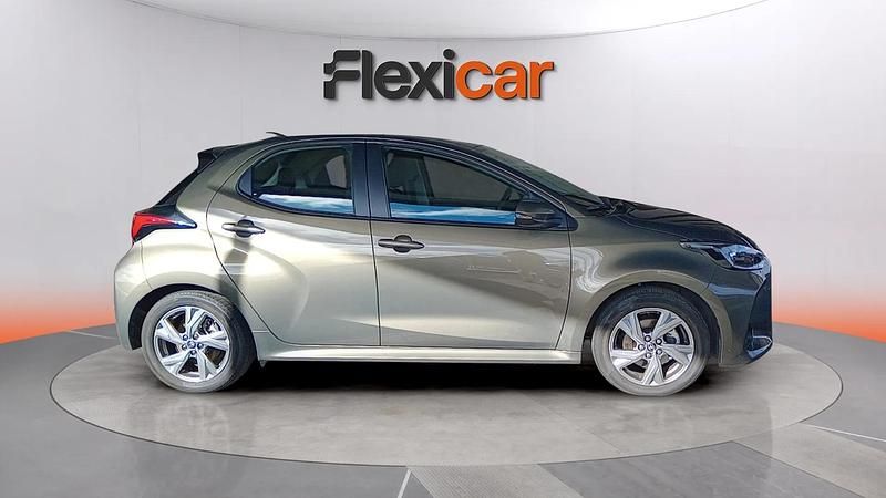 Usado Toyota Yaris Hybrid Active 116 CV (85 kW) 2024 Gris Berlina