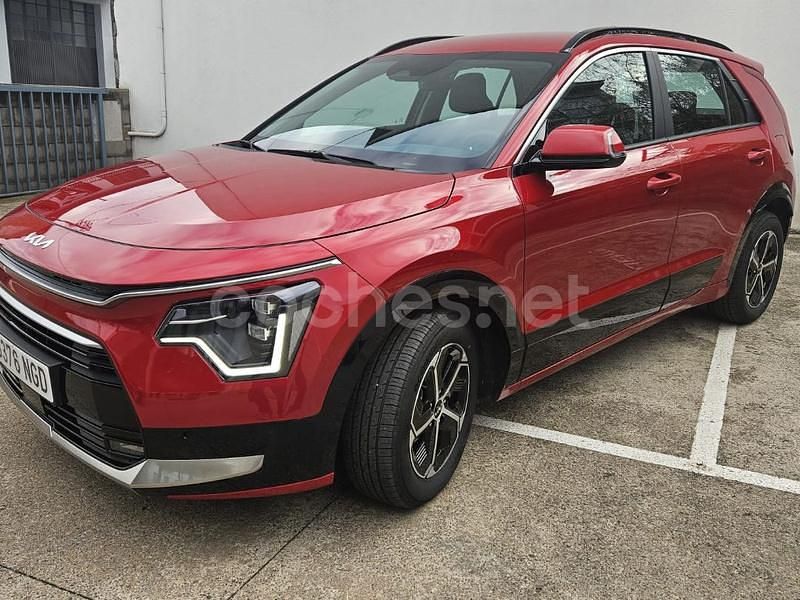 Usado Kia Niro 138 CV (101 kW) 2025 Granate SUV
